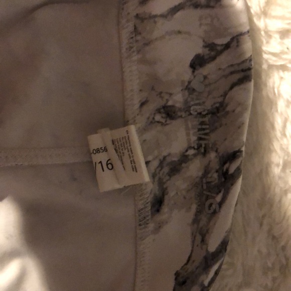 These marbled black and white shorts are super amazing! - Picture 3 of 3